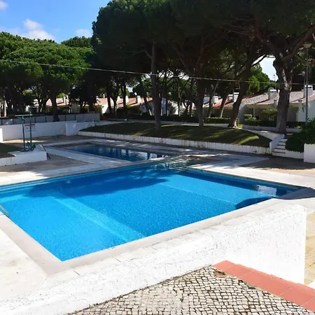 Apartment Comfortable In With Shared Pool